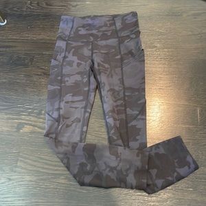 LULULEMON BLACK CAMO LEGGINGS